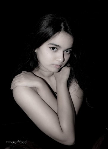 portrait shoot of a woman posing in a black and white photo