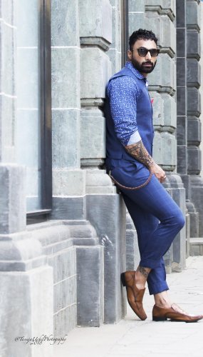 blue brown Avi 4 7978